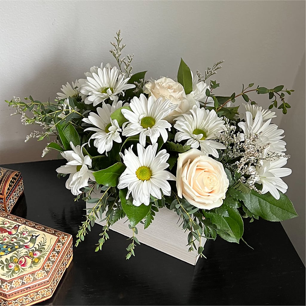 Fresh Linen Box Bouquet – EVERYTHING'S GREEN FLORIST, Redwood City CA