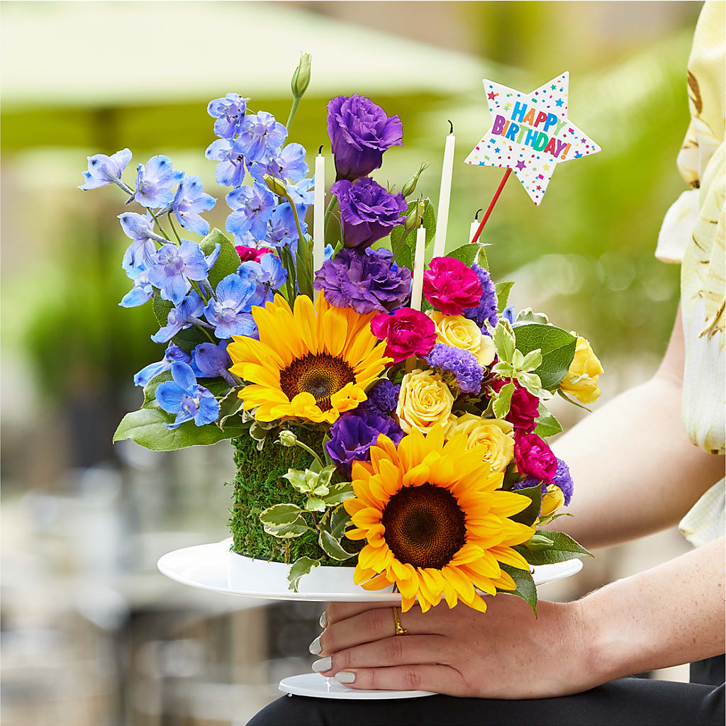 Star of the Day Floral Cake – EVERYTHING'S GREEN FLORIST, Redwood City CA